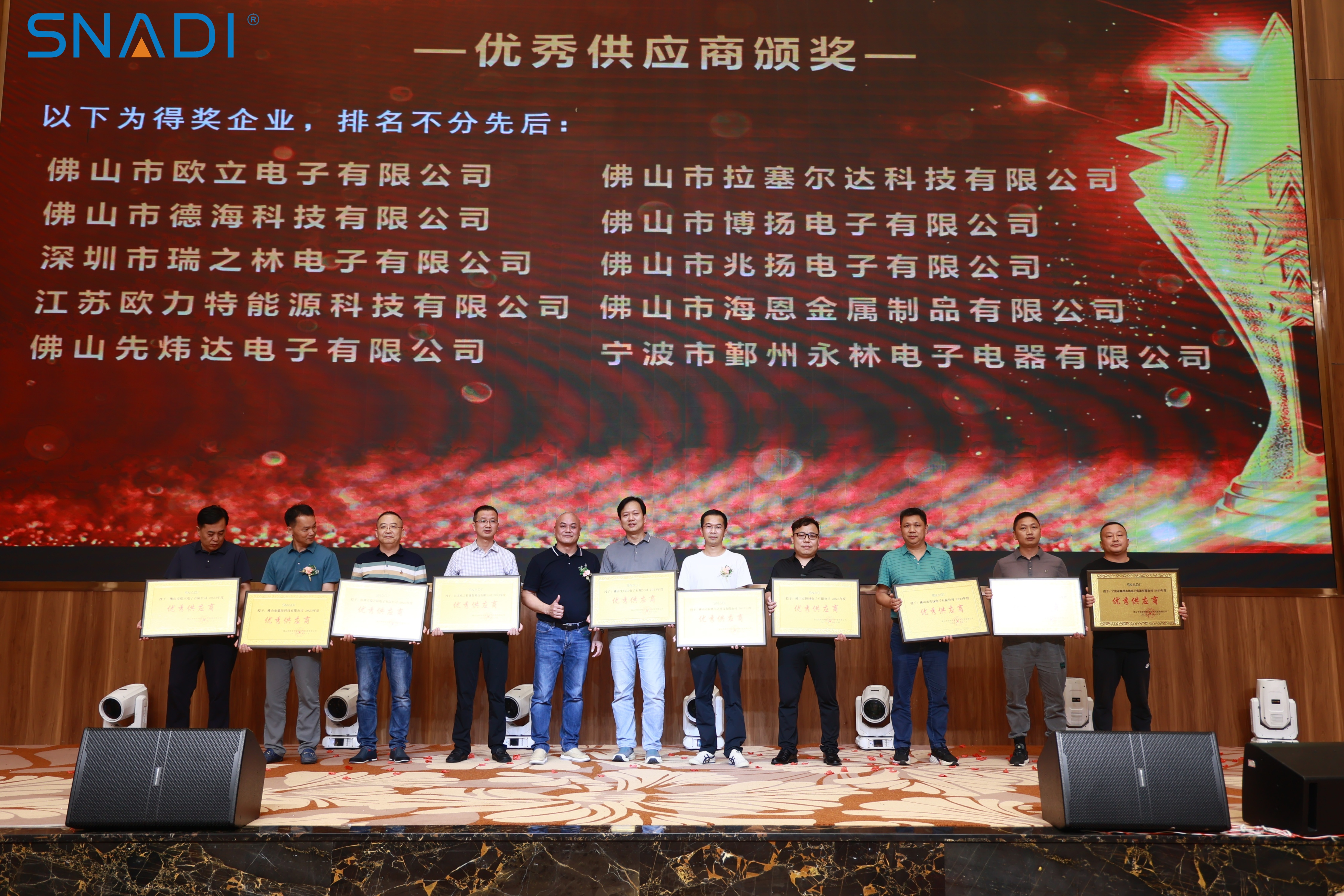 Photo of all staff-snadi Foto de todo el personal-snadi